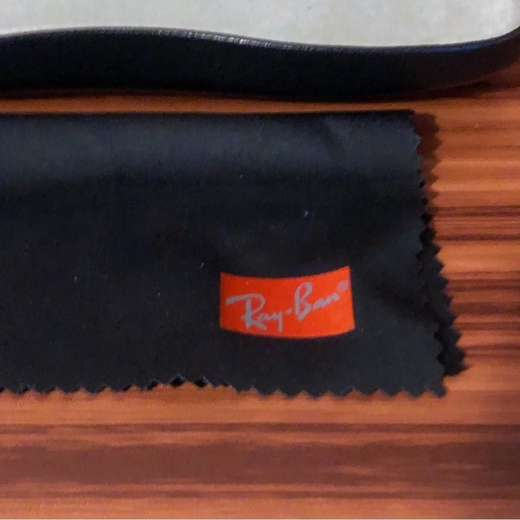 Ray-Ban Black Hardshell Sunglasses Case and Cleaning Cloth - Picture 3 of 7